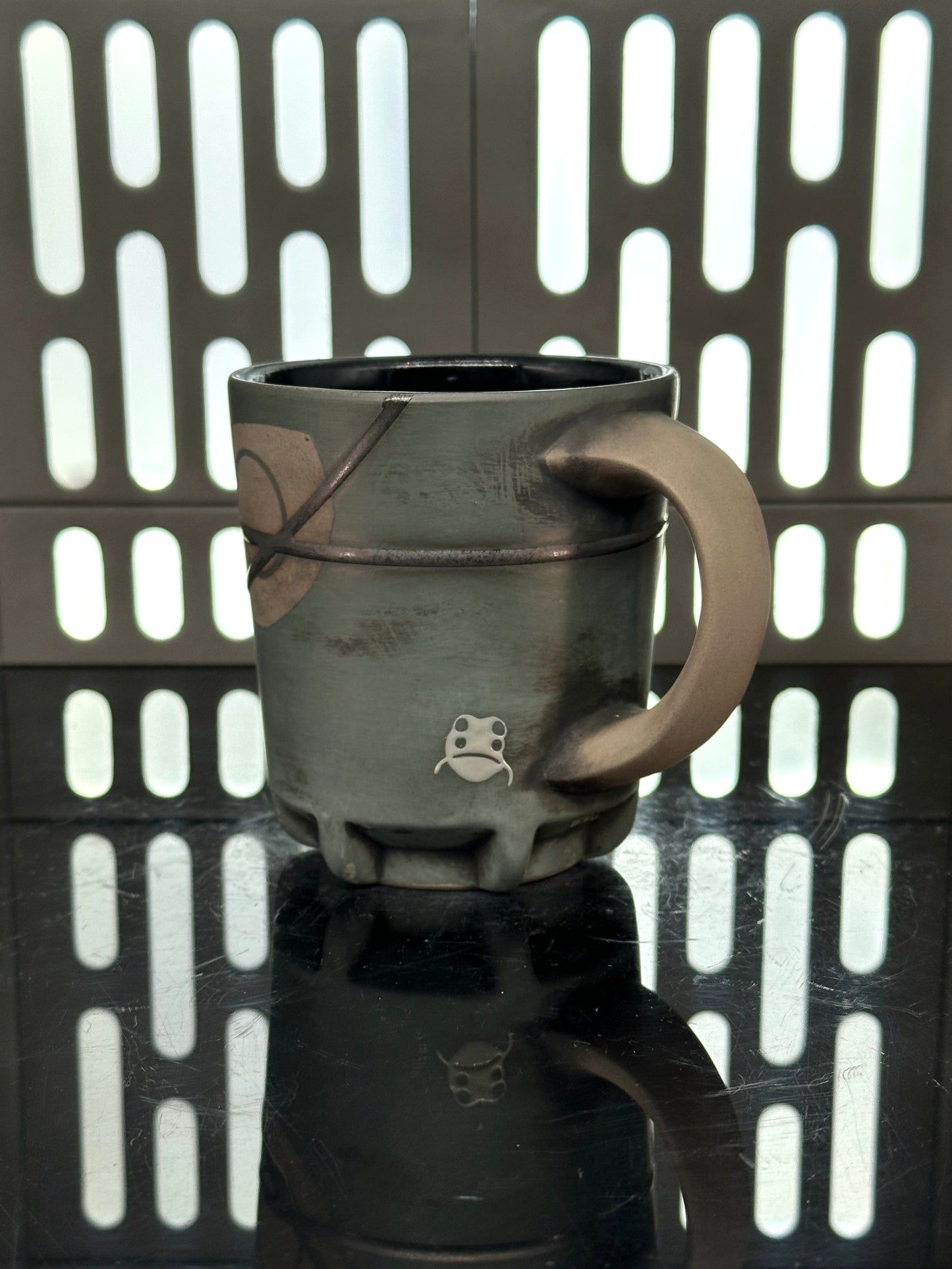SM-33 Mug